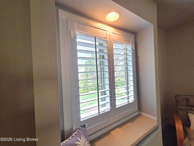 502 Lake Forest Pkwy, Louisville, KY 40245