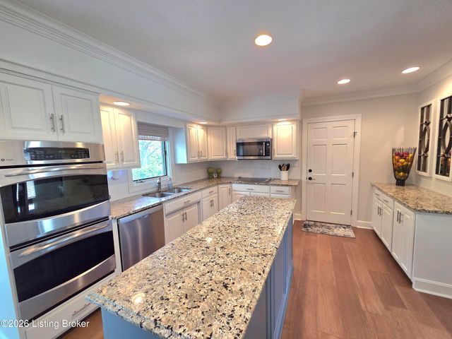 502 Lake Forest Pkwy, Louisville, KY 40245