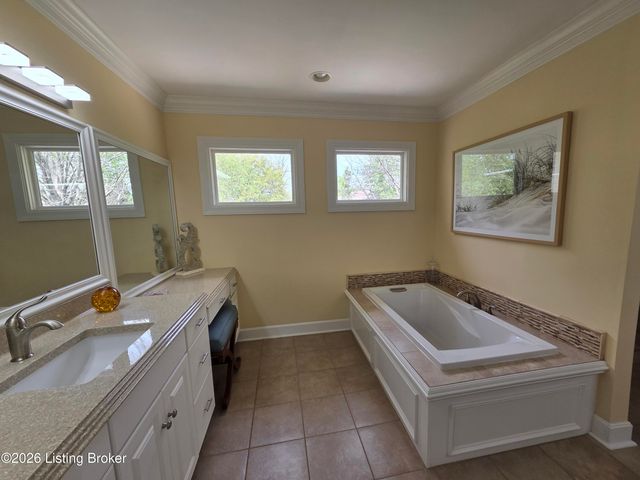 502 Lake Forest Pkwy, Louisville, KY 40245