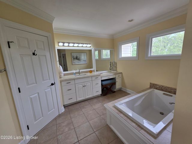 502 Lake Forest Pkwy, Louisville, KY 40245