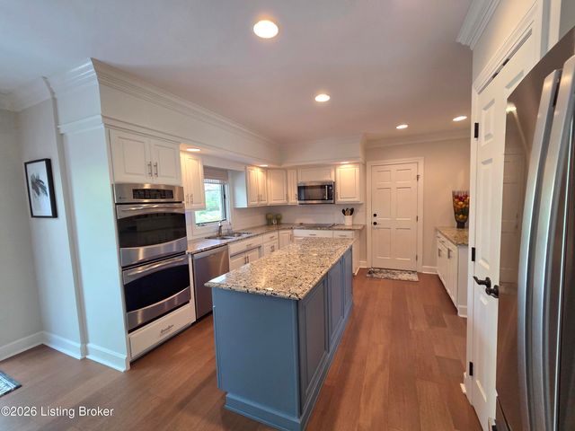 502 Lake Forest Pkwy, Louisville, KY 40245