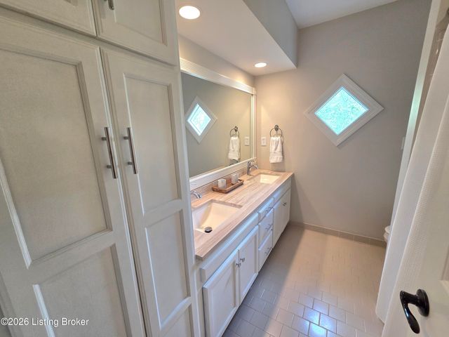 502 Lake Forest Pkwy, Louisville, KY 40245