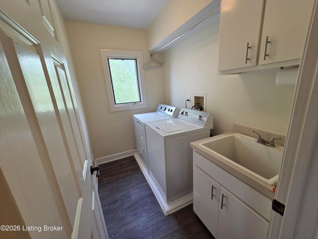 502 Lake Forest Pkwy, Louisville, KY 40245