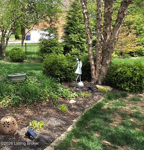 502 Lake Forest Pkwy, Louisville, KY 40245