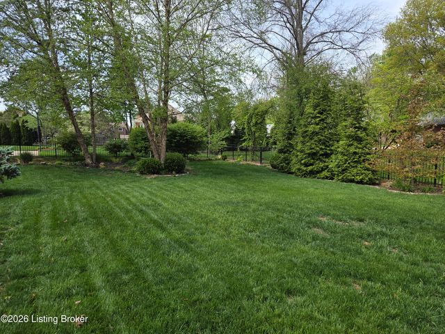 502 Lake Forest Pkwy, Louisville, KY 40245
