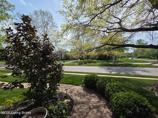 502 Lake Forest Pkwy, Louisville, KY 40245