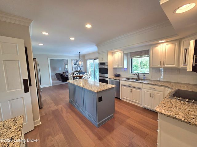 502 Lake Forest Pkwy, Louisville, KY 40245