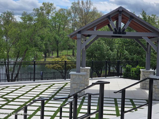 502 Lake Forest Pkwy, Louisville, KY 40245