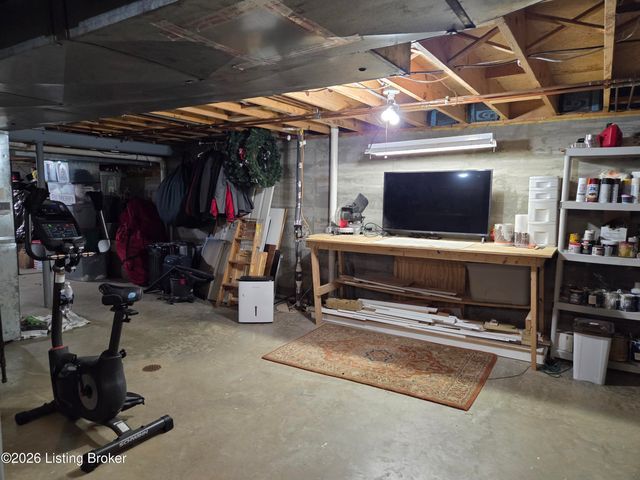 502 Lake Forest Pkwy, Louisville, KY 40245