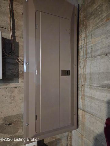 502 Lake Forest Pkwy, Louisville, KY 40245