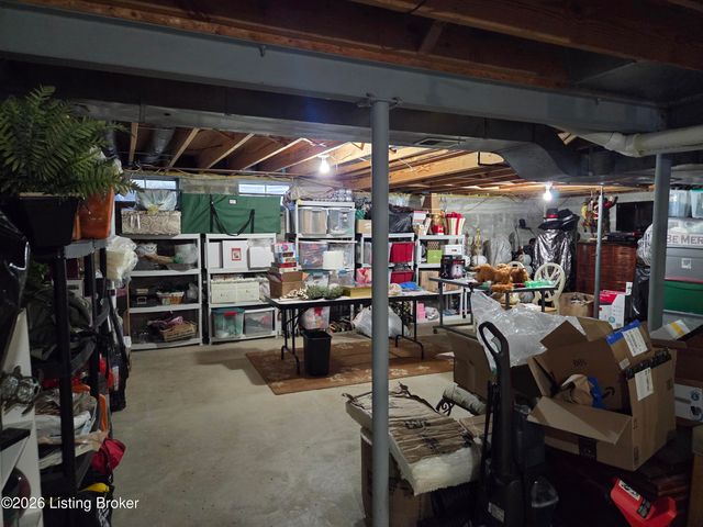 502 Lake Forest Pkwy, Louisville, KY 40245