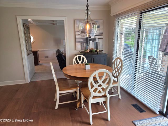 502 Lake Forest Pkwy, Louisville, KY 40245