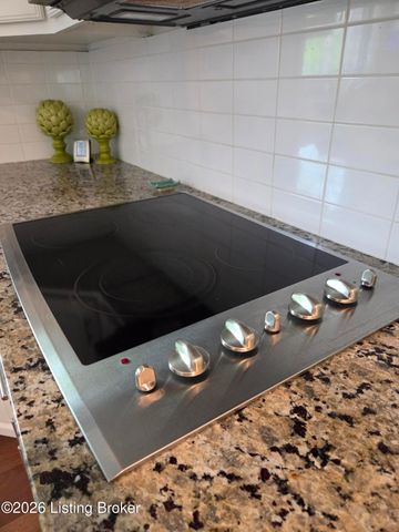 502 Lake Forest Pkwy, Louisville, KY 40245