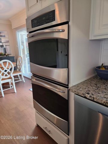 502 Lake Forest Pkwy, Louisville, KY 40245