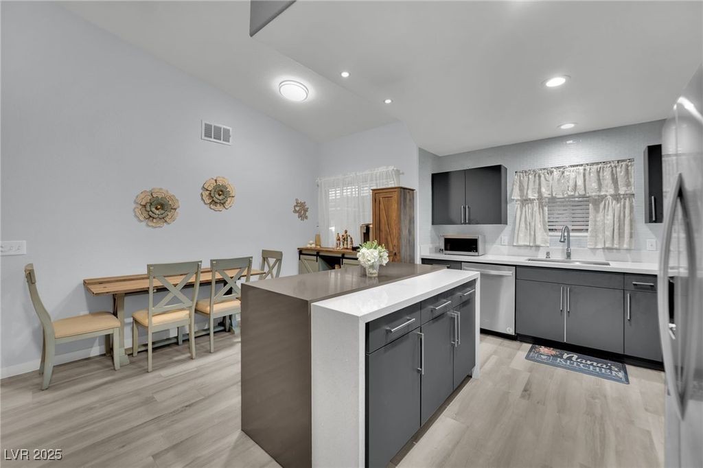 352 Amber Pine Street 202, Las Vegas, NV 89144