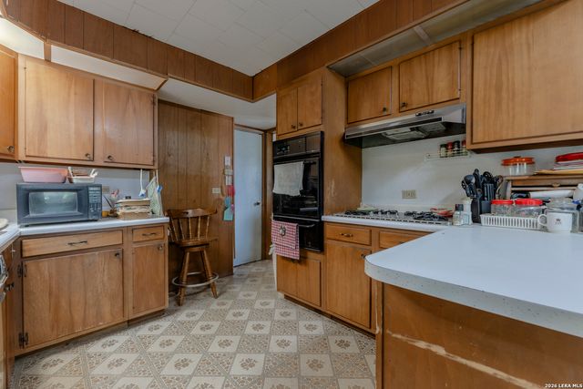 245 CONCORD PL, Balcones Heights, TX 78201