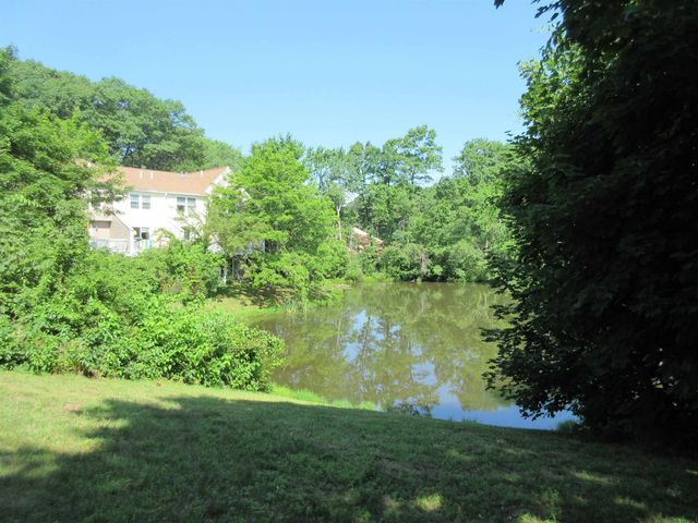 413 Fox Hollow Way, Manchester, NH 03104