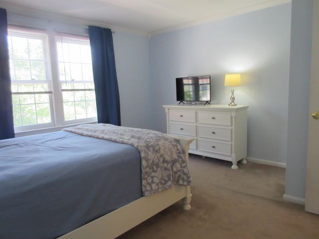 413 Fox Hollow Way, Manchester, NH 03104