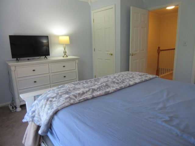 413 Fox Hollow Way, Manchester, NH 03104