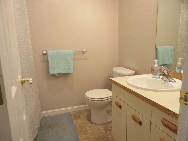 413 Fox Hollow Way, Manchester, NH 03104