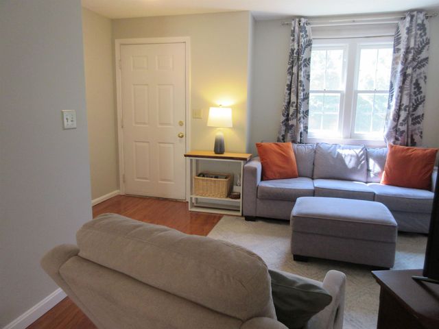 413 Fox Hollow Way, Manchester, NH 03104