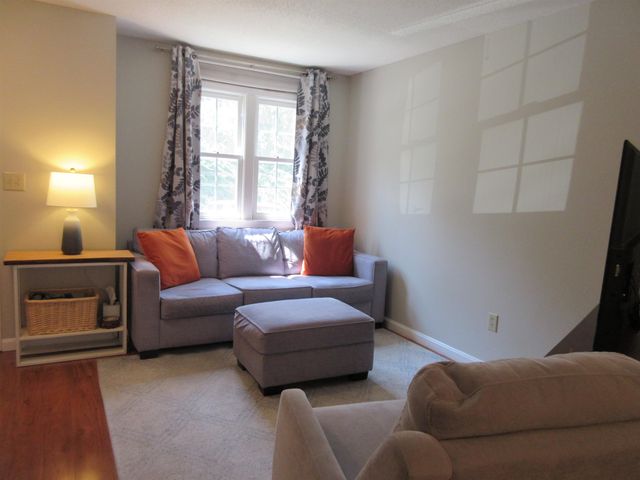 413 Fox Hollow Way, Manchester, NH 03104