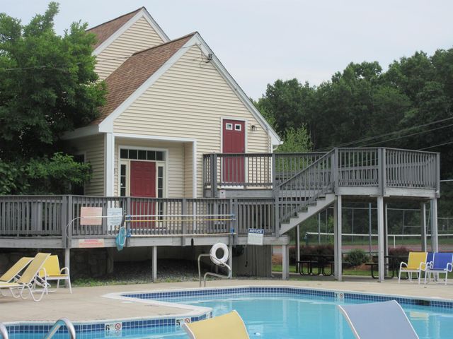 413 Fox Hollow Way, Manchester, NH 03104