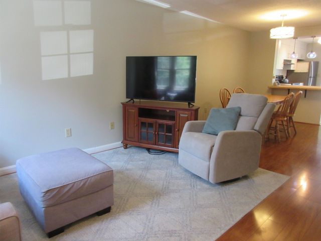 413 Fox Hollow Way, Manchester, NH 03104