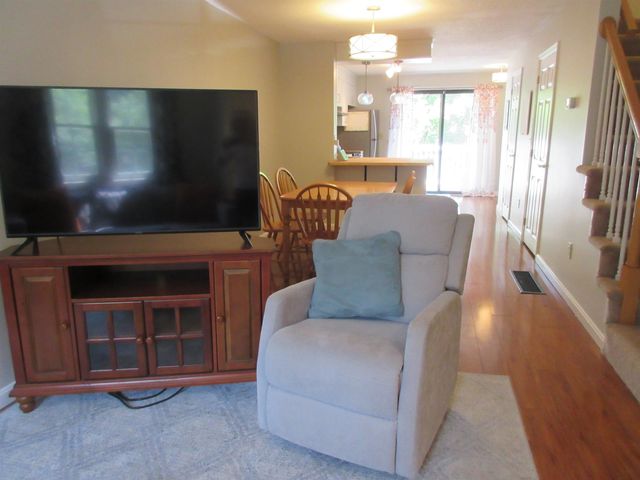 413 Fox Hollow Way, Manchester, NH 03104