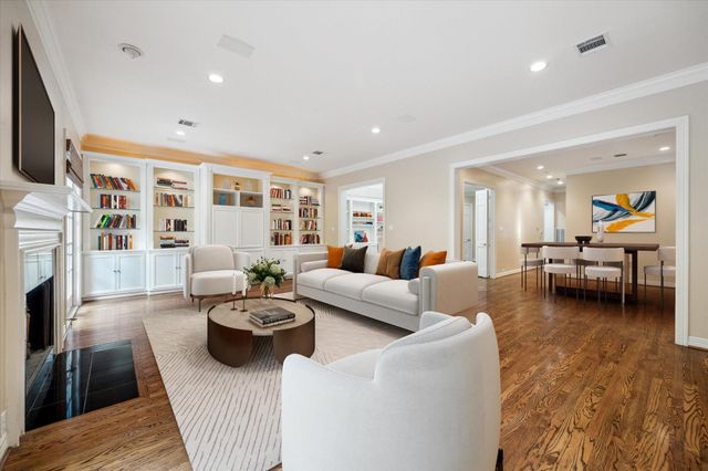 2 S Briar Hollow Lane 2, Houston, TX 77027