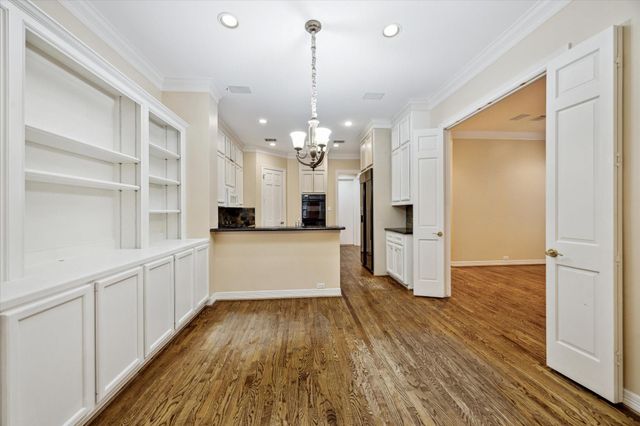 2 S Briar Hollow Lane 2, Houston, TX 77027