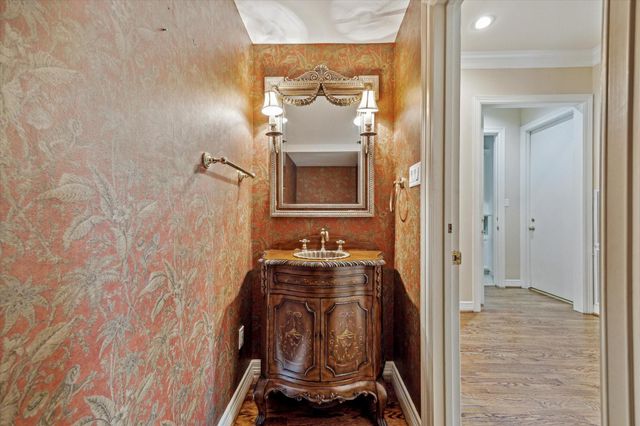 2 S Briar Hollow Lane 2, Houston, TX 77027