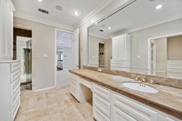 2 S Briar Hollow Lane 2, Houston, TX 77027