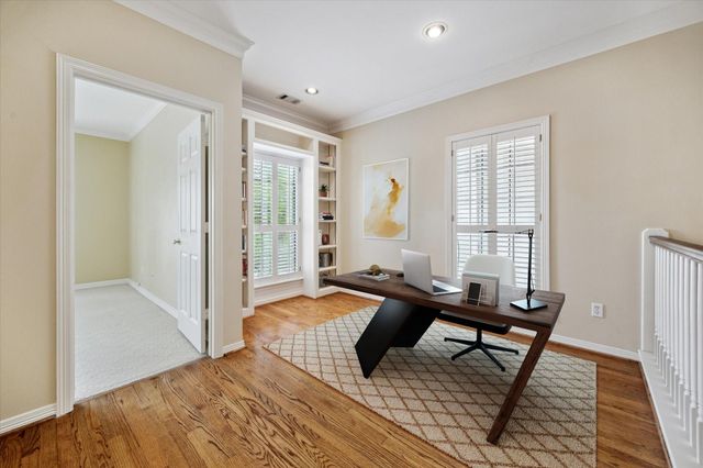 2 S Briar Hollow Lane 2, Houston, TX 77027