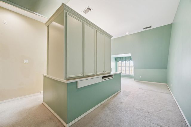 2 S Briar Hollow Lane 2, Houston, TX 77027