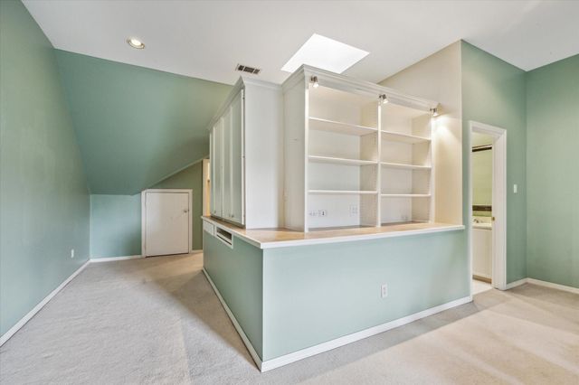 2 S Briar Hollow Lane 2, Houston, TX 77027