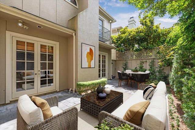 2 S Briar Hollow Lane 2, Houston, TX 77027