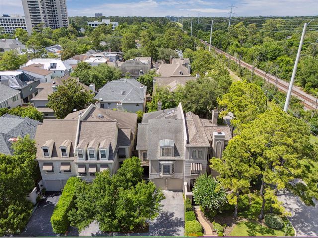 2 S Briar Hollow Lane 2, Houston, TX 77027