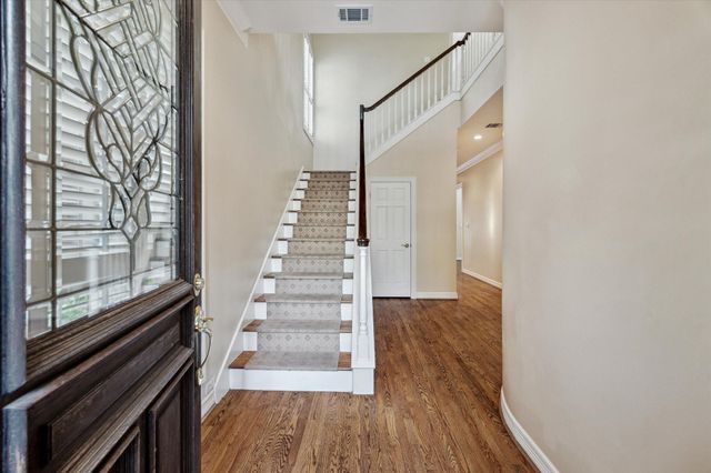 2 S Briar Hollow Lane 2, Houston, TX 77027