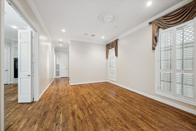 2 S Briar Hollow Lane 2, Houston, TX 77027