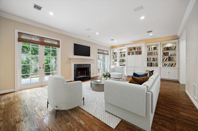 2 S Briar Hollow Lane 2, Houston, TX 77027