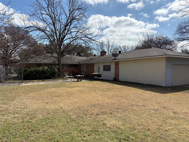 910 Blue Lake Circle, Richardson, TX 75080