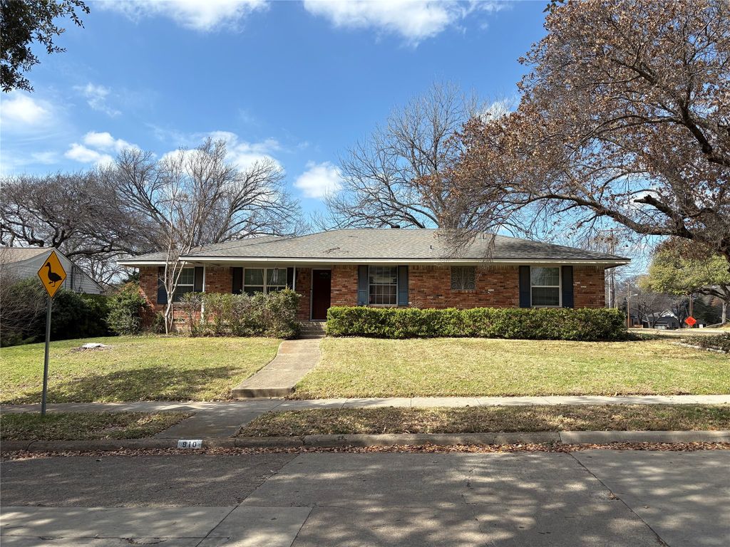 910 Blue Lake Circle, Richardson, TX 75080
