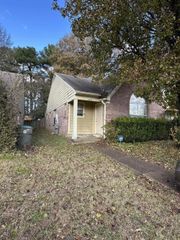 6690 WHITTEN PINE DR, Memphis, TN 38134