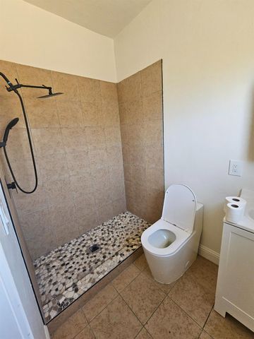 718 6th St, Modesto, CA 95354