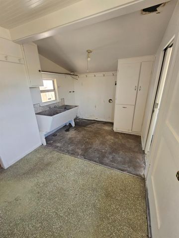 718 6th St, Modesto, CA 95354