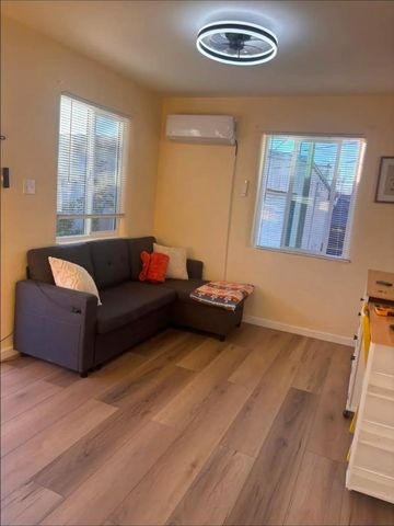 718 6th St, Modesto, CA 95354