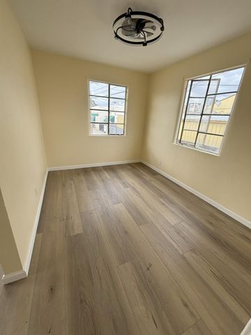 718 6th St, Modesto, CA 95354