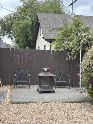 718 6th St, Modesto, CA 95354