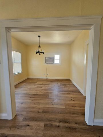 718 6th St, Modesto, CA 95354